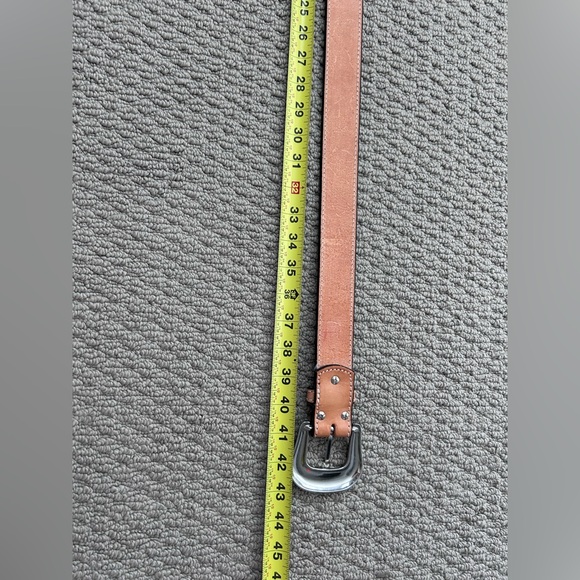 Ariat Womens Tooled Leather Belt
Colorful
A1567008
Western
Rodeo
Equestrian
Sz M - Picture 13 of 15